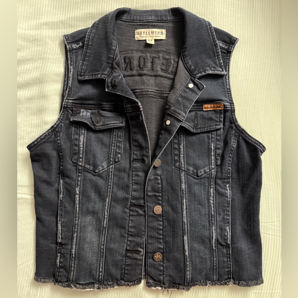 Idyllwind Denim Vest with 'FREE TO ROAM' Patch on the Back - Picture 4 of 12